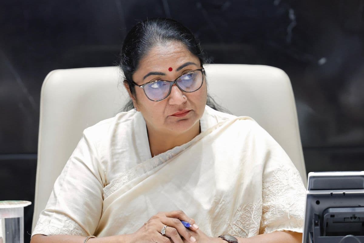 Rekha Gupta: रेखा गुप्ता ने बताया सीएम की शपथ लेने से पहले का खास किस्सा, जब पति ने पूछ लिया गजब का सवाल