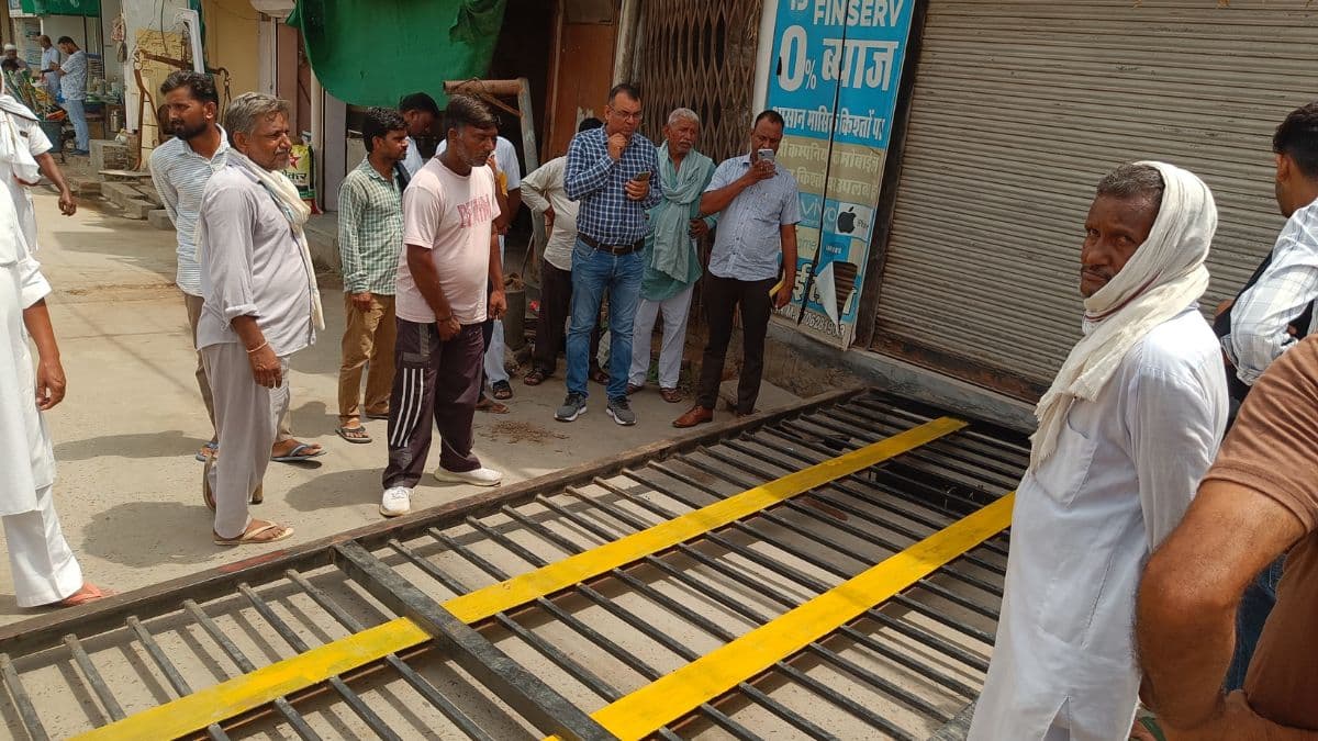 Mandi Iron gate
