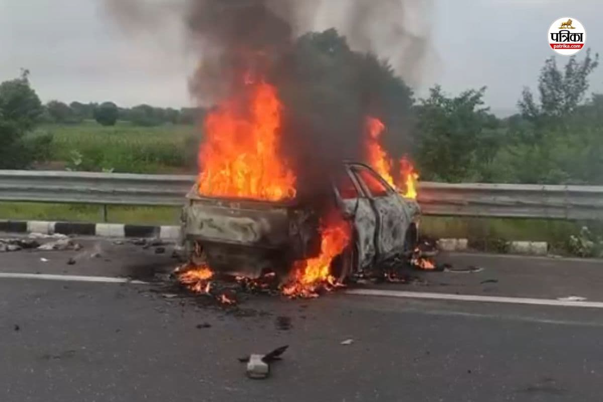 Accident-on-Delhi-Mumbai-Expressway